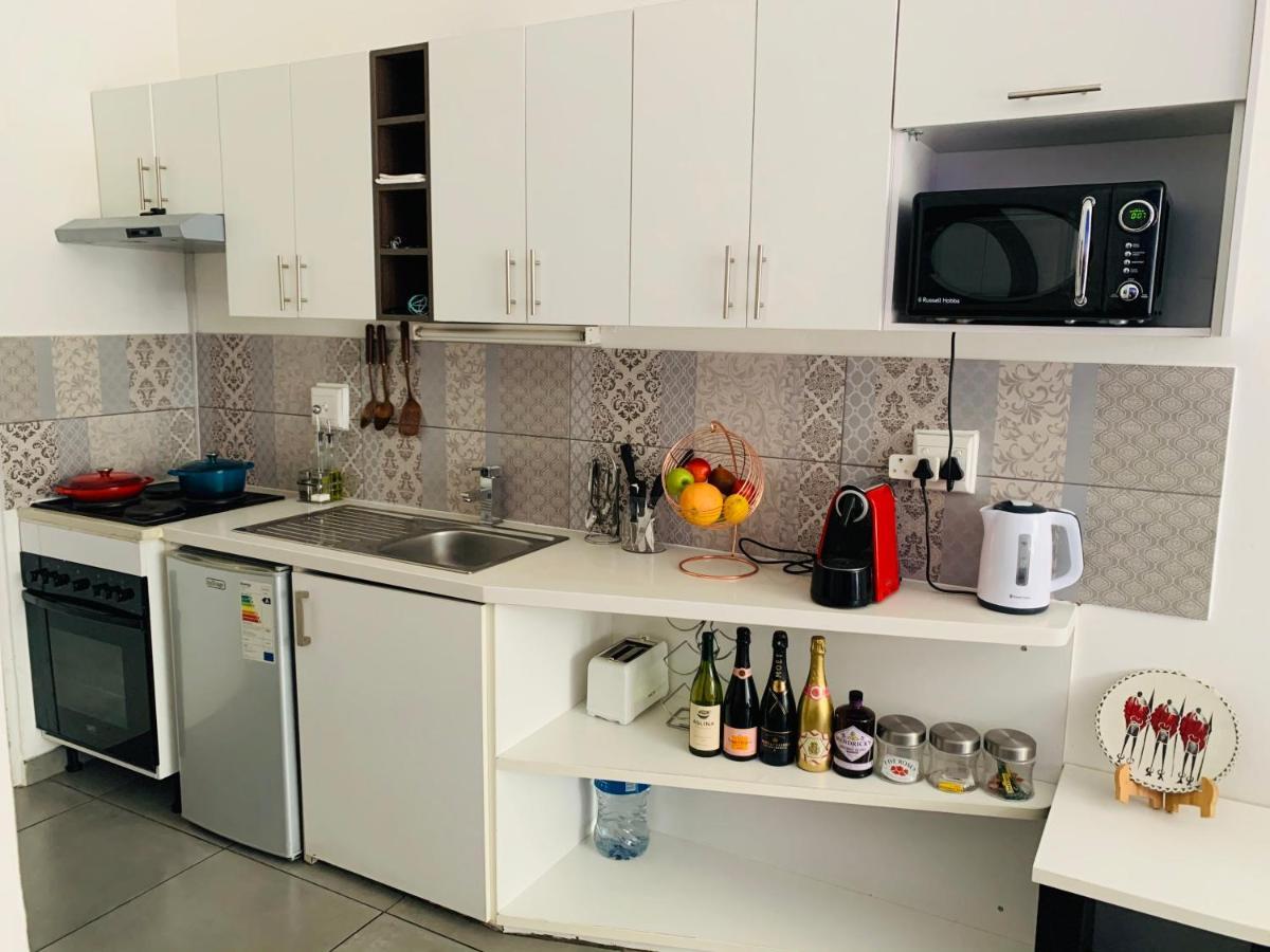 Stunning Maboneng Precinct Studio Apartment At 12 Decades Building Johannesburg Dış mekan fotoğraf